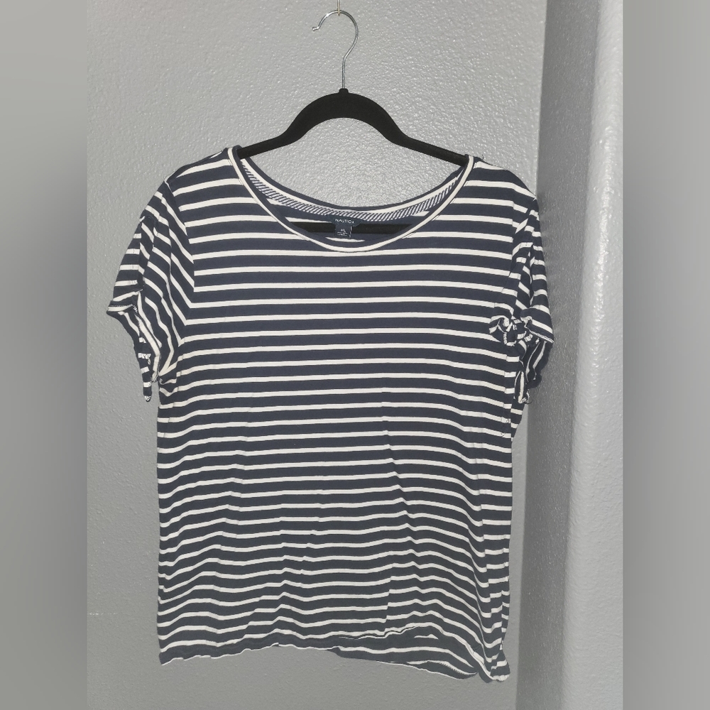 Nautica T-Shirt with sleeve knot cutout